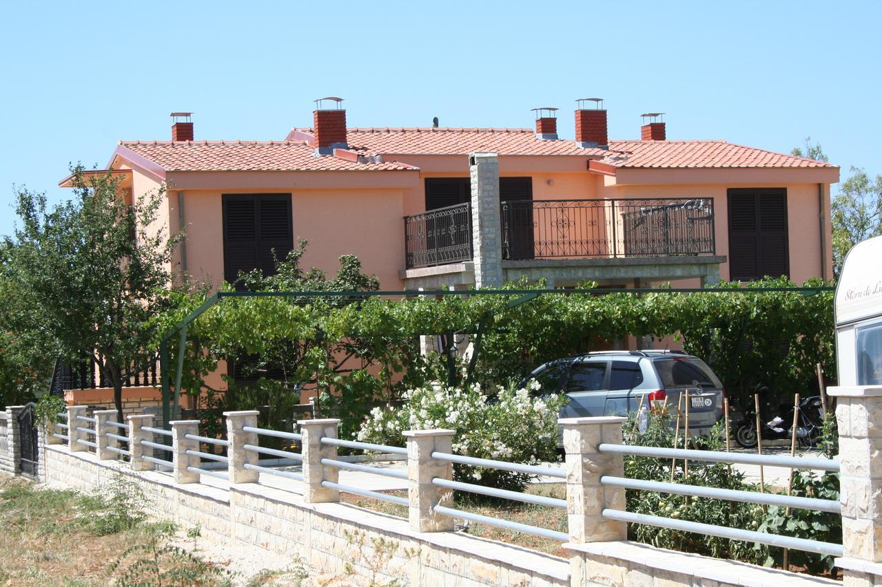 Apartments Santa Barbara Biograd Na Moru Esterno foto